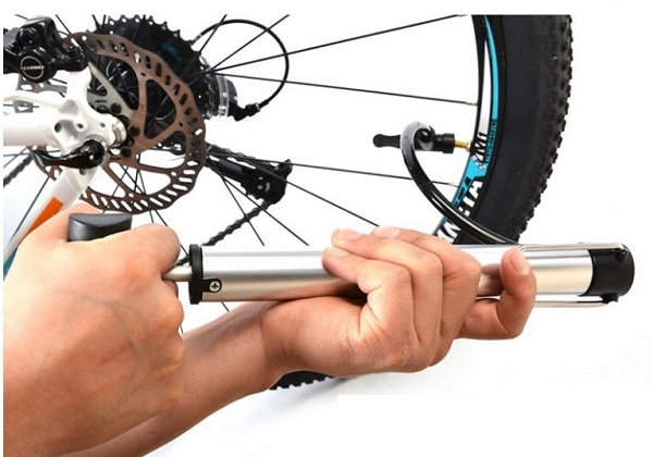 Dụng cụ bơm xe đạp thể thao