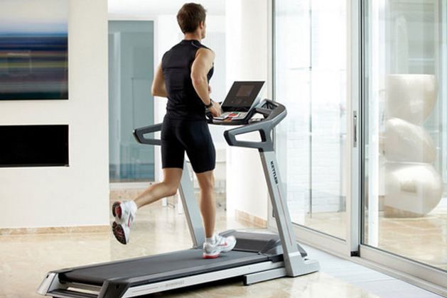Chạy bộ với máy chạy bộ sẽ rất tốt cho đôi chân thon gọn