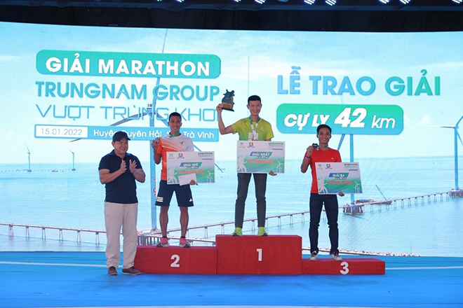 Giải Marathon Trung Nam với chủ đề “Vượt trùng khơi” – Tự hào chạy trên vùng biển quê hương