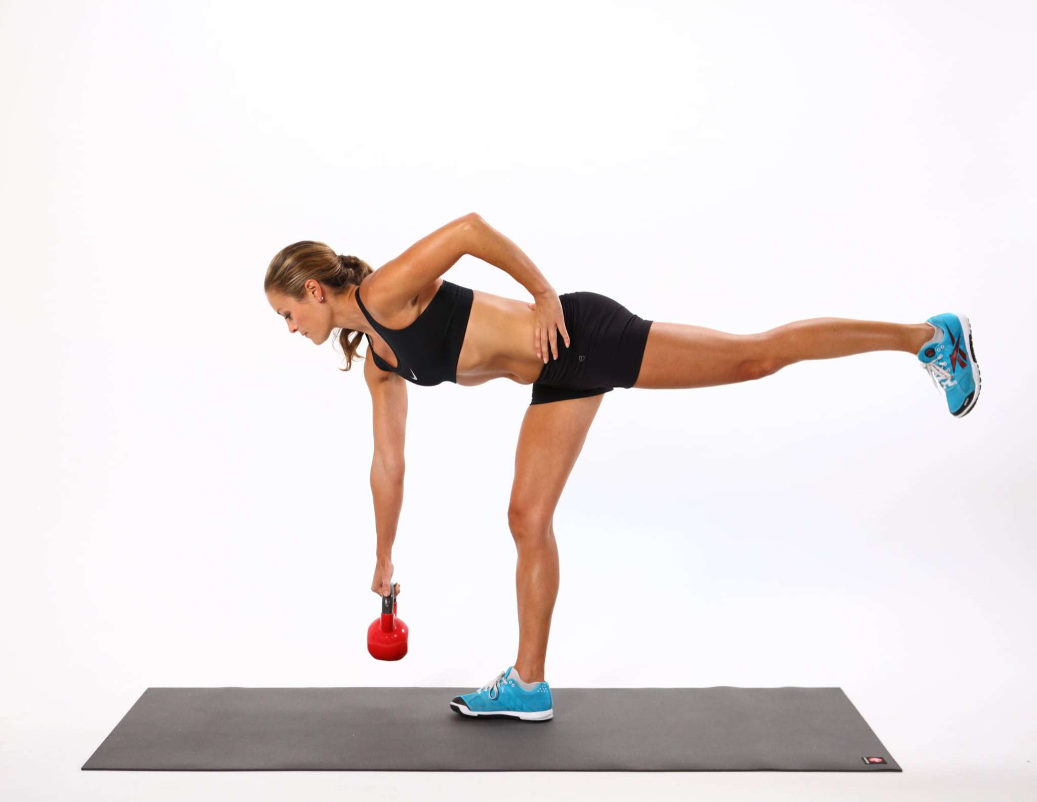 Bài tập cho cơ đùi sau Kettlebell One Legged Deadlift