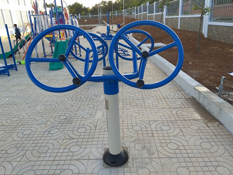 Hình ảnh máy tập tay vai đôi chính hãng ngoài trời