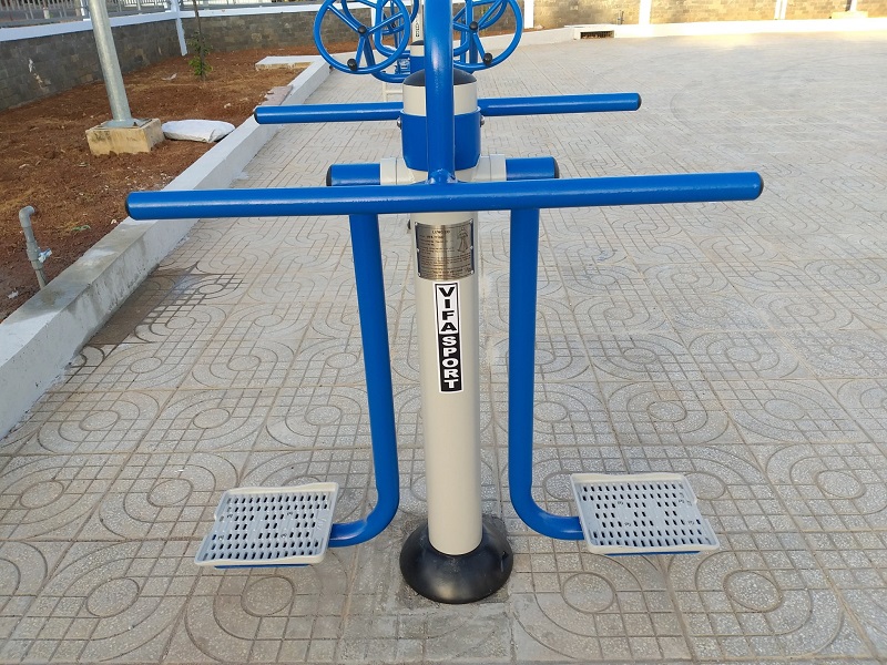 Hình ảnh thiết bị tập lắc hông eo ngoài trời