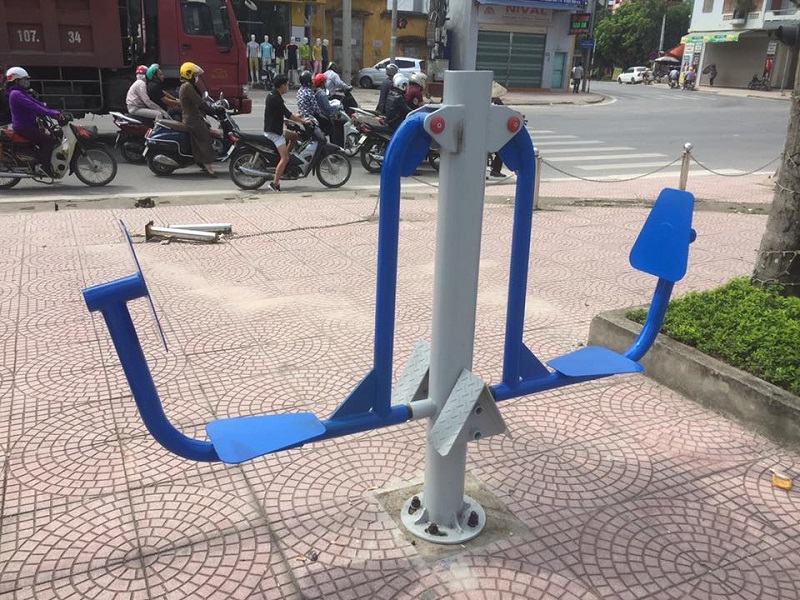 Hình ảnh lắp đặt hoàn thiện thiết bị đạp chân ngoài trời