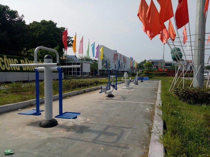 Hình ảnh thiết bị tập thể dục ngoài trời lắp đặt hoàn thiện