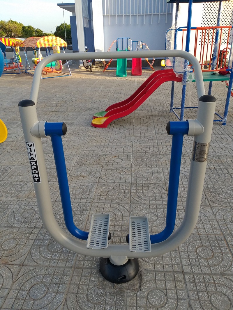 Thi công thiết bị ngoài trời máy đi bộ trên không