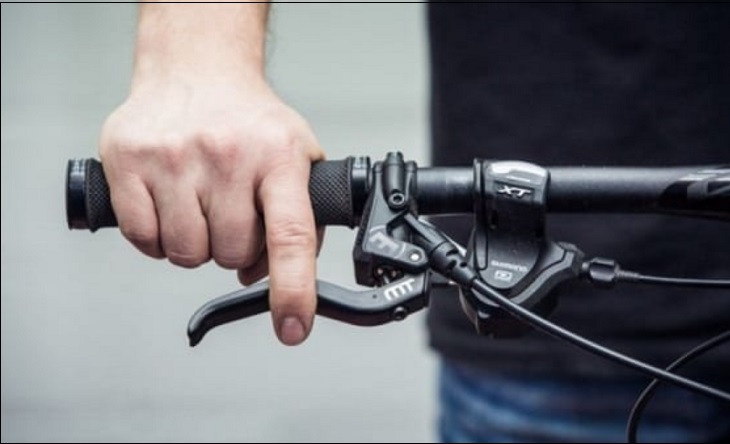 Kiểm tra phanh xe thường xuyên