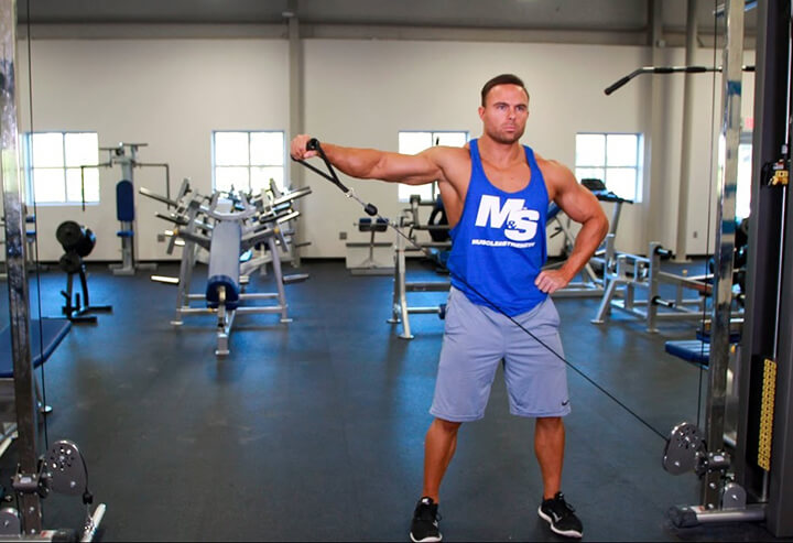 Bài tập kéo cáp 1 tay tập vai