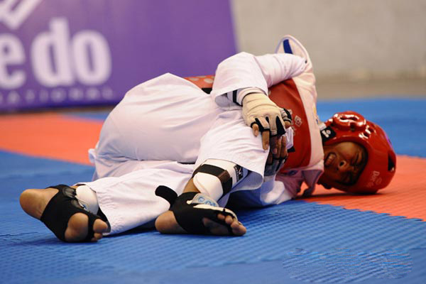 Các chấn thương phần xương khớp khi tập võ và cách khắc phục