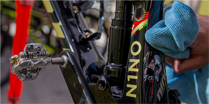 Sử dụng hóa chất để tẩy rửa hoen gỉ cho xe đạp