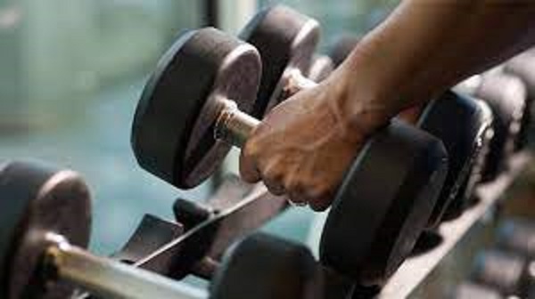 Chọn tạ tay cho nam giới theo chất liệu