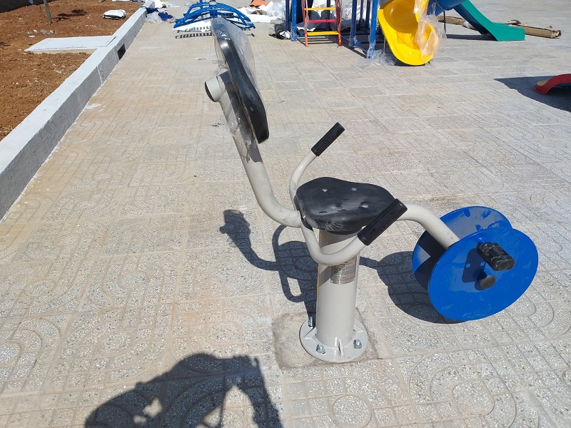 Hình ảnh thi công lắp đặt thiết bị đạp xe ngoài trời