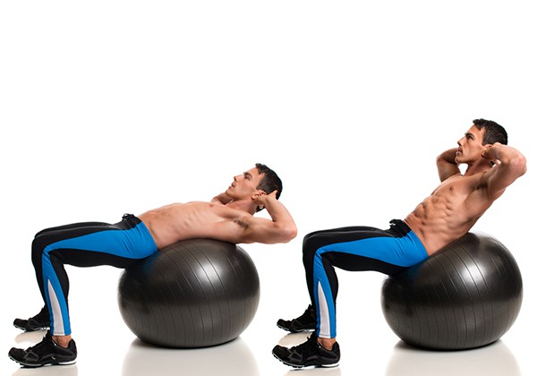 Tập gập bụng với bóng (Ball Crunch)