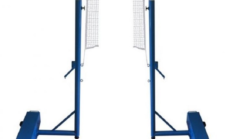 Nên chọn chất liệu để sử dụng làm trụ và lưới