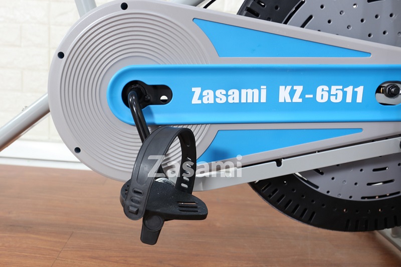Thiết kế chỗ để chân của xe đạp tập thể dục Zasami KZ-6511 
