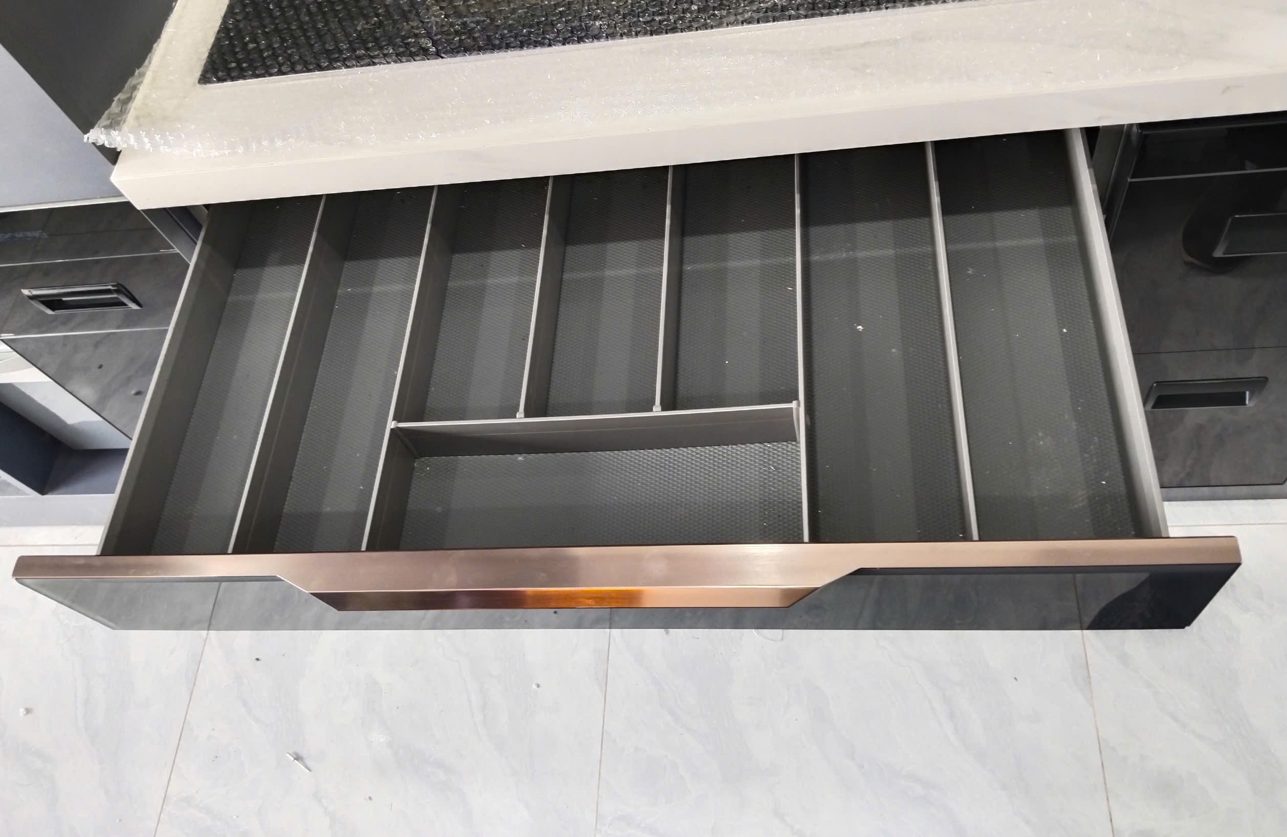 KHAY CHIA TRÀN KHOANG ĐỘC LẬP GROB