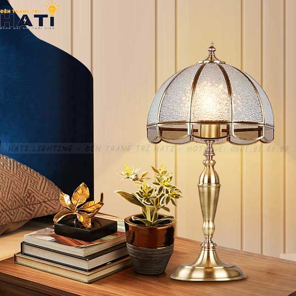 đèn bàn tân cổ điển