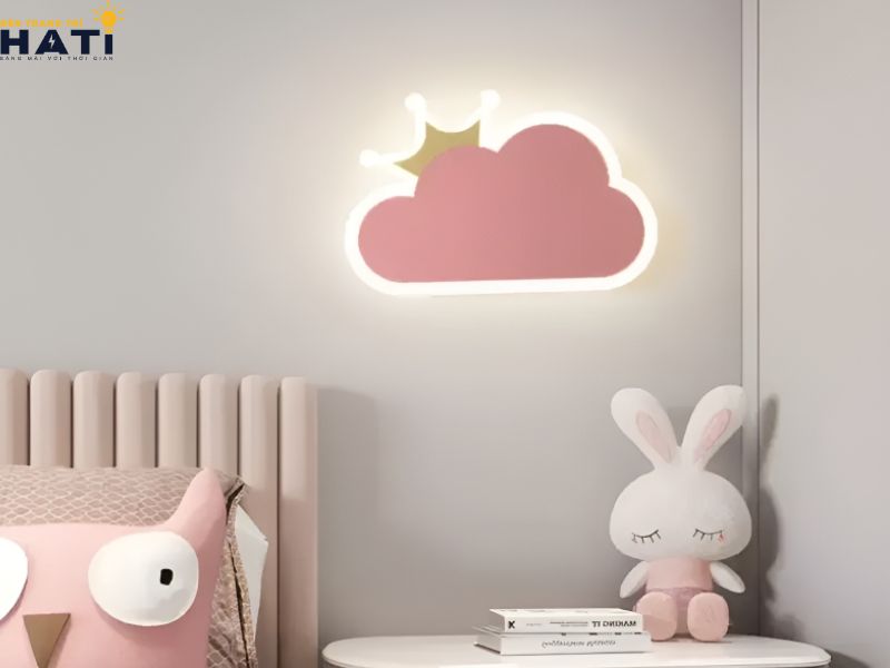 Các mẫu đèn có thiết kế bo tròn, không cạnh sắc nhọn sẽ giúp hạn chế rủi ro va chạm