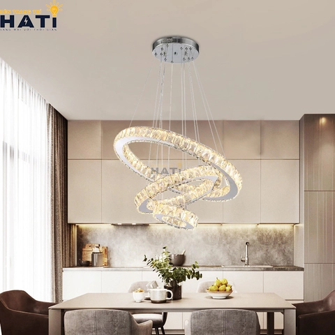 Đèn thả pha lê mang lại vẻ đẹp sang trọng cho không gian