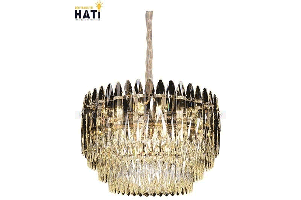 trang trí nội thất bằng đèn thả thông tầng pha lê