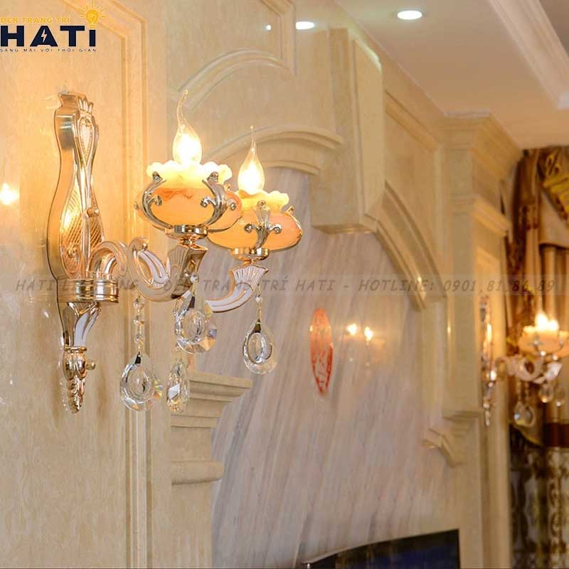 Đèn tường cổ điển
