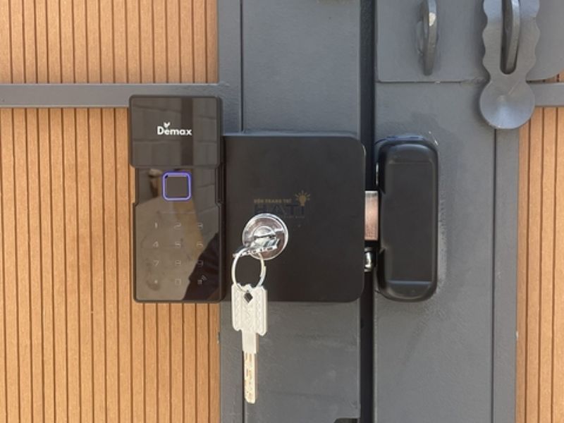 Khóa cổng vân tay ngoài trời sử dụng công nghệ khoá cửa thông minh