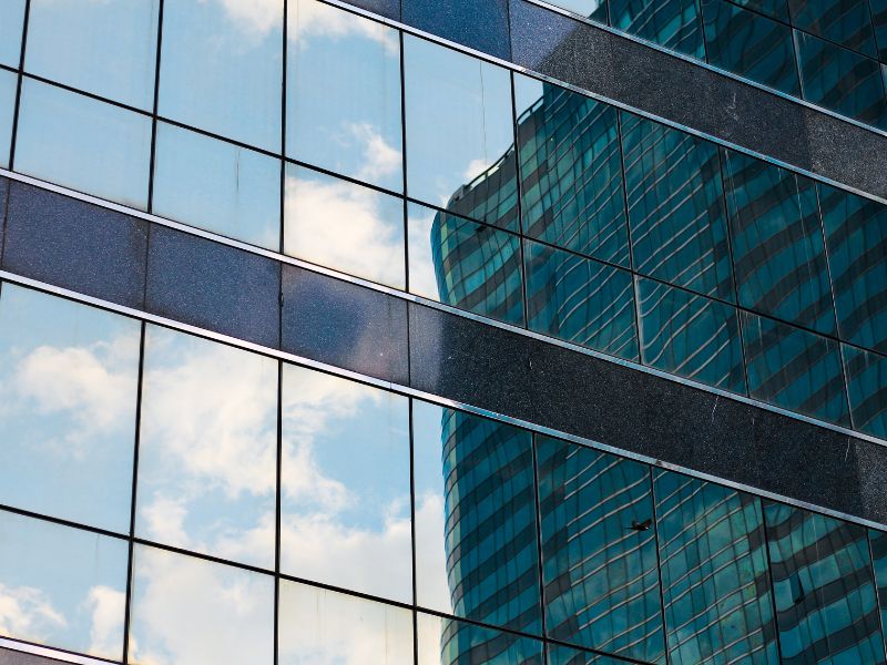 Độ phản gương cao sẽ giúp tăng khả năng bảo vệ riêng tư