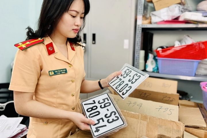 Biển số xe định danh