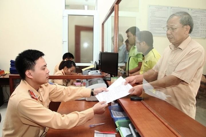 Phí đăng ký biển số xe TPHCM