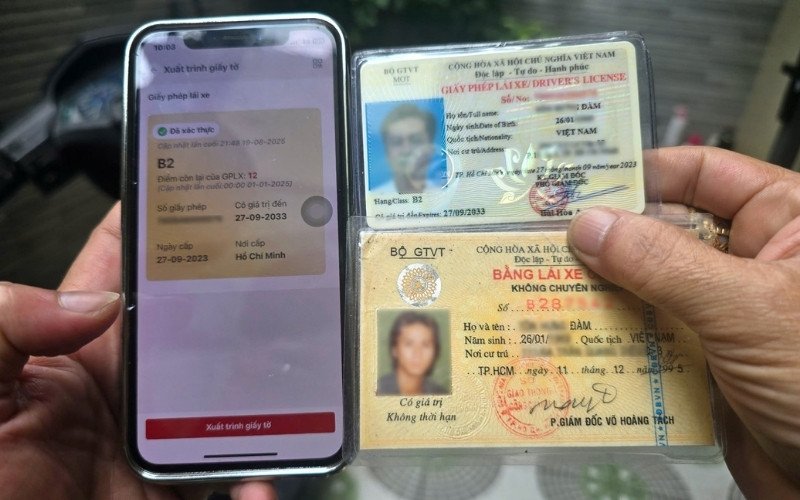 Bằng lái xe hạng E cấp cho người điều khiển ô tô chở người có số lượng chỗ ngồi trên 30 chỗ