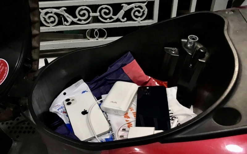 Bạn không nên để thức ăn và đồ uống có gas trong cốp xe