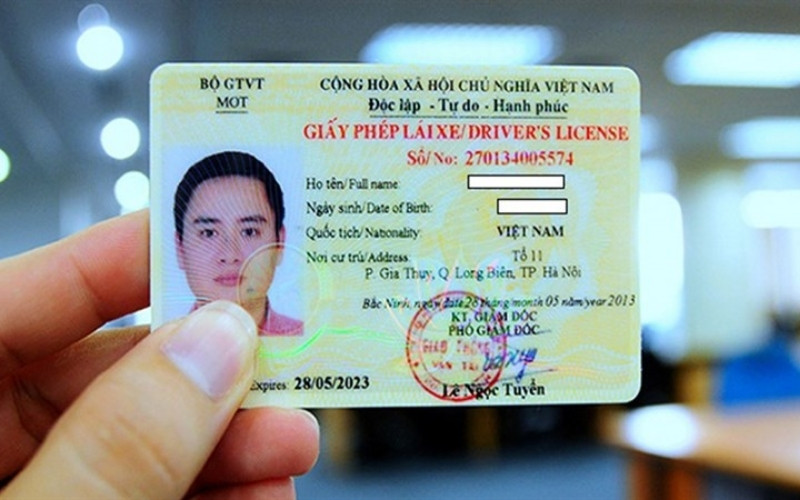 Người dân có thể đổi bằng lái xe máy trực tiếp hoặc trực tuyến đều được