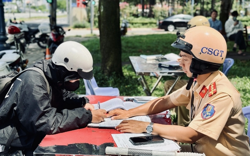 Nếu bạn phạm lỗi không có bằng lái xe máy sẽ có thể sẽ bị giam xe