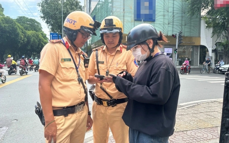 Người dân có thể nộp phạt trực tiếp cho người có thẩm quyền xử phạt