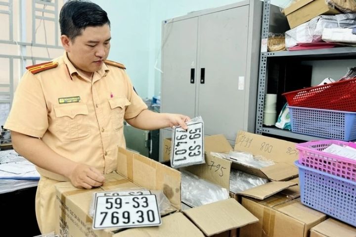 Sang tên xe máy cùng tỉnh không cần nộp lại biển số xe