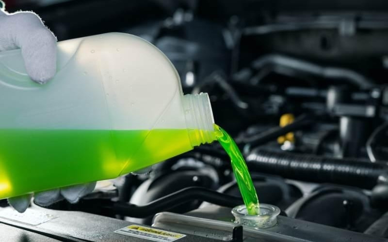 Việc vệ sinh lọc gió là một trong những việc làm đơn giản để bảo vệ xe máy không nóng