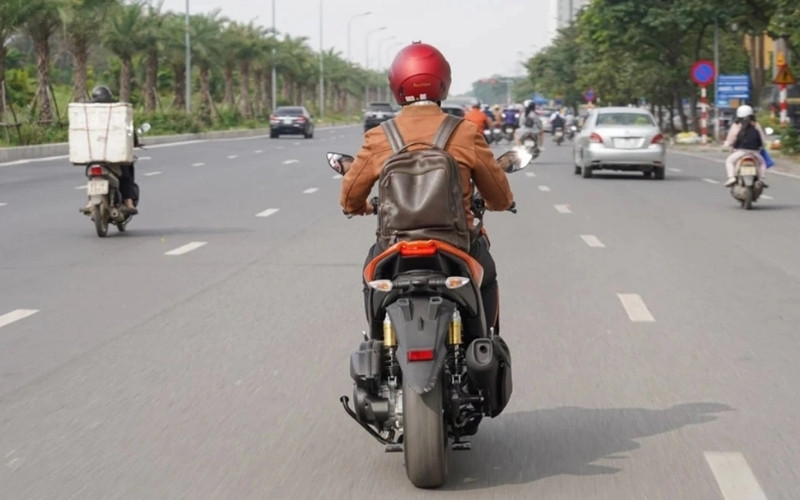 Điều khiển xe không biển số bị phạt tiền từ 800.000 đồng đến 1.000.000 đồng.