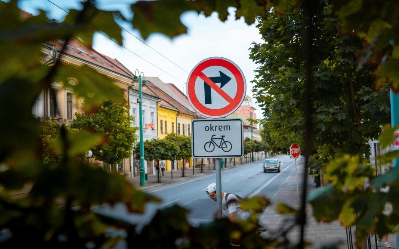 xe máy không được rẽ phải khi đèn đỏ