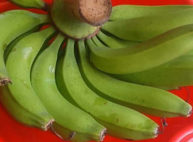 Chọn chuối quả non, không bị già quá