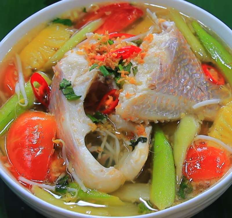 Thưởng thức canh cá chua thơm ngon, thanh mát