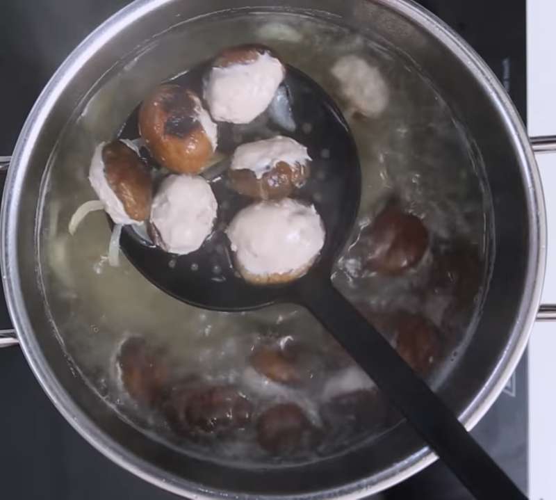 Luộc mọc nấm hương