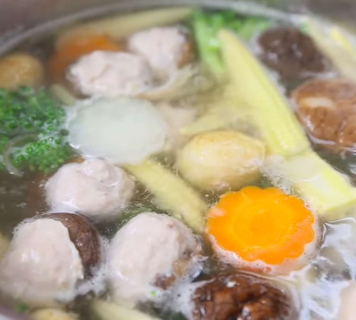 Canh mọc nấm hương thơm ngọt, đậm đà