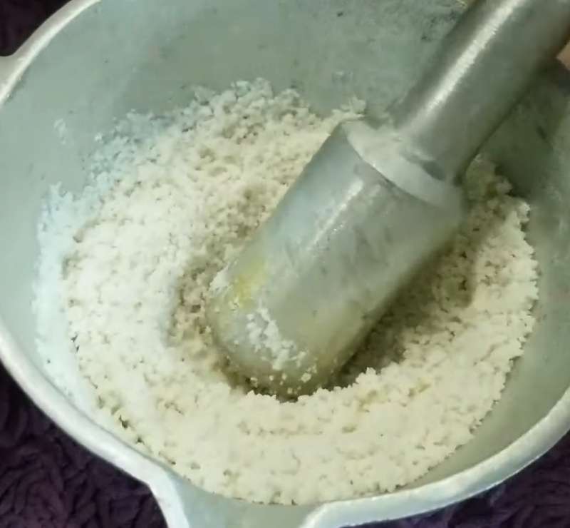 Giã nát gạo