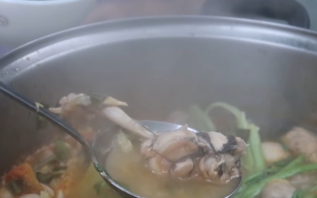 2 cách nấu lẩu ếch măng chua cay và lẩu ếch sa tế thơm ngon