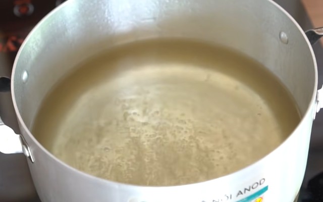 2 cách nấu nước đường dùng trong pha chế từ đường phèn và đường tinh luyện