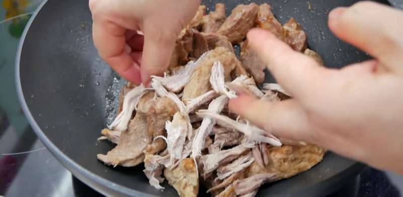 2 cách làm thịt lợn khô cháy tỏi và thịt lợn khô xé sợi tại nhà