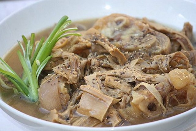 Chia sẻ cách nấu măng khô với giò heo đậm đà hương vị