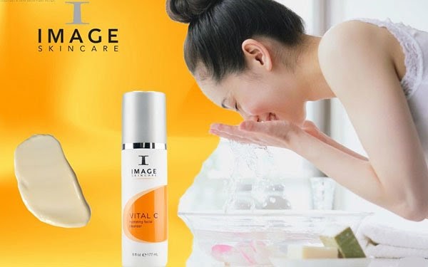 BACKBAR VITAL C Hydrating Facial Cleanser - Sữa Rửa Mặt Dưỡng Ẩm, Phục Hồi Da