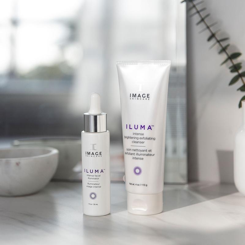 Sữa rửa mặt Iluma Intense Brightening Exfoliating Cleanser