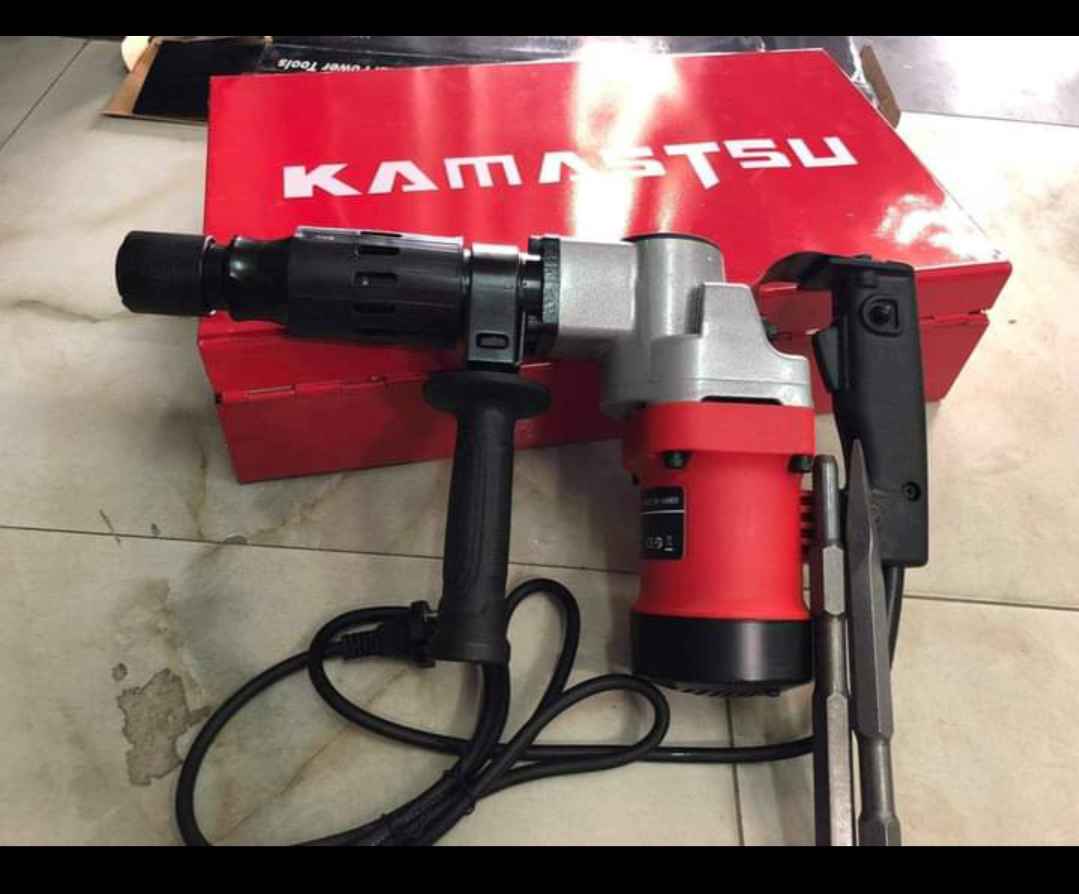 Máy Đục Bê Tông Kamastsu KMS 0810 1250W