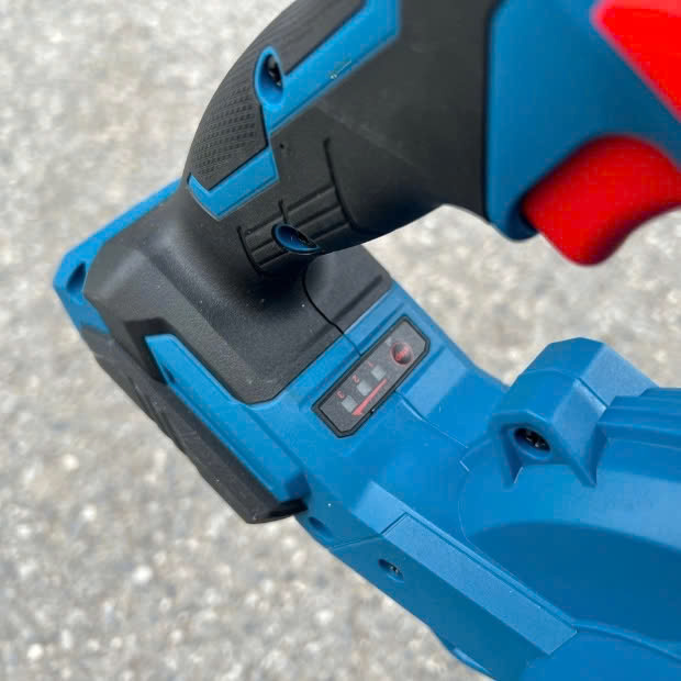 Thân Máy Thổi Bụi Dongcheng Dùng Pin DCQF32 1 Pin 1 Sạc